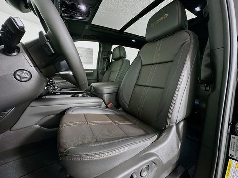 New 2026 Chevrolet Suburban High Country image 22