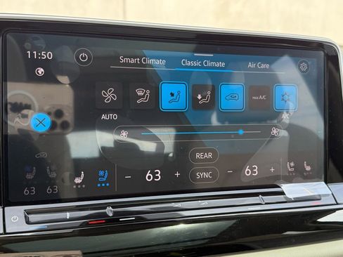 Certified 2025 Volkswagen Atlas SE image 16