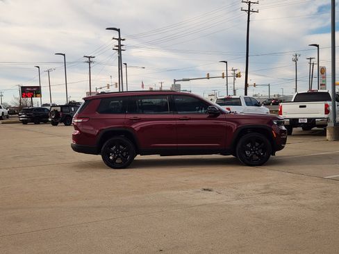 Used 2025 Jeep Grand Cherokee L Limited w/ Luxury Tech Group II image 9