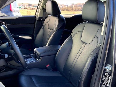 Used 2023 Kia Sorento S w/ Panoramic Sunroof Package image 21