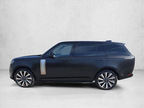 Used 2025 Land Rover Range Rover SV AWD/4WD image 8
