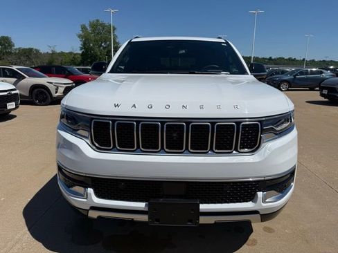Used 2024 Jeep Wagoneer Series III w/ Premium Group I AWD/4WD image 8