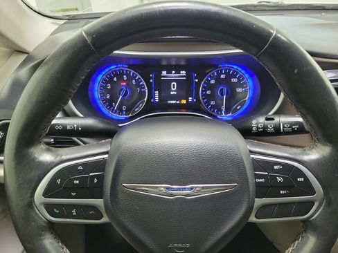 Used 2019 Chrysler Pacifica Touring-L FWD image 21