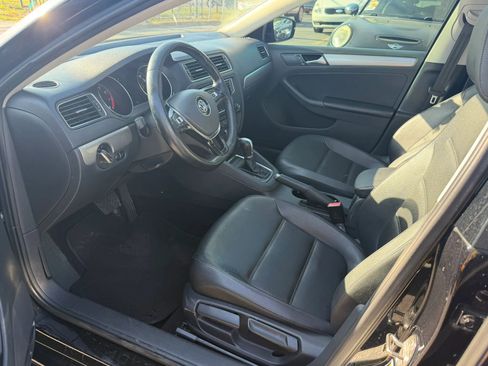 Used 2017 Volkswagen Jetta SE image 7