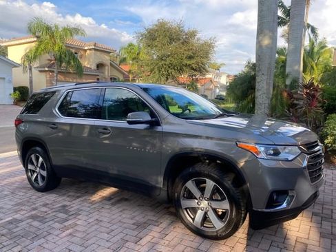 Certified 2018 Chevrolet Traverse LT FWD image 1