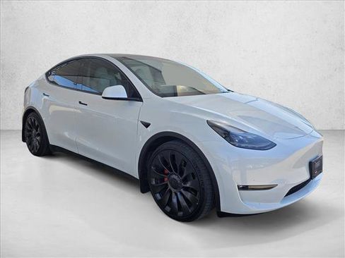 Used 2023 Tesla Model Y Performance image 3