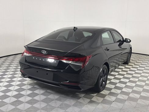 Used 2022 Hyundai Elantra SEL FWD image 5