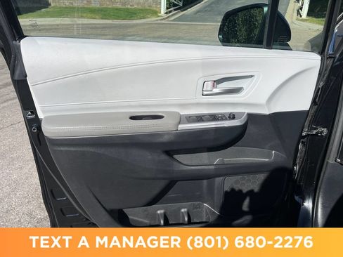 Used 2025 Toyota Sienna XLE w/ XLE Plus Package FWD image 14