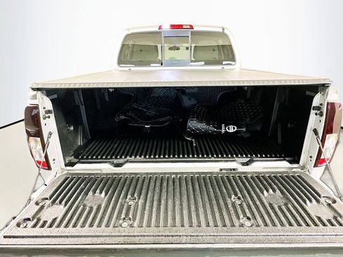 Used 2018 Nissan Frontier SV image 24