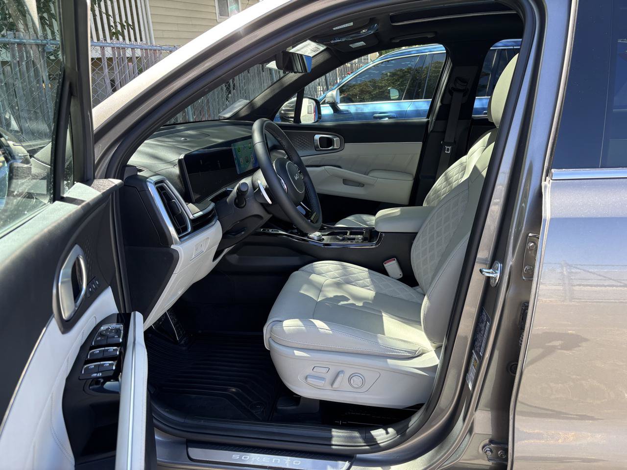 Used 2025 Kia Sorento SX Prestige AWD/4WD image 5