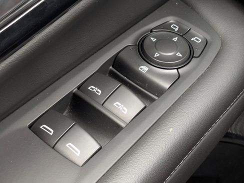 Certified 2025 Chevrolet Suburban Z71 AWD/4WD image 34