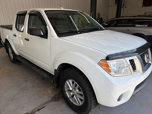 Used 2015 Nissan Frontier SV AWD/4WD image 6