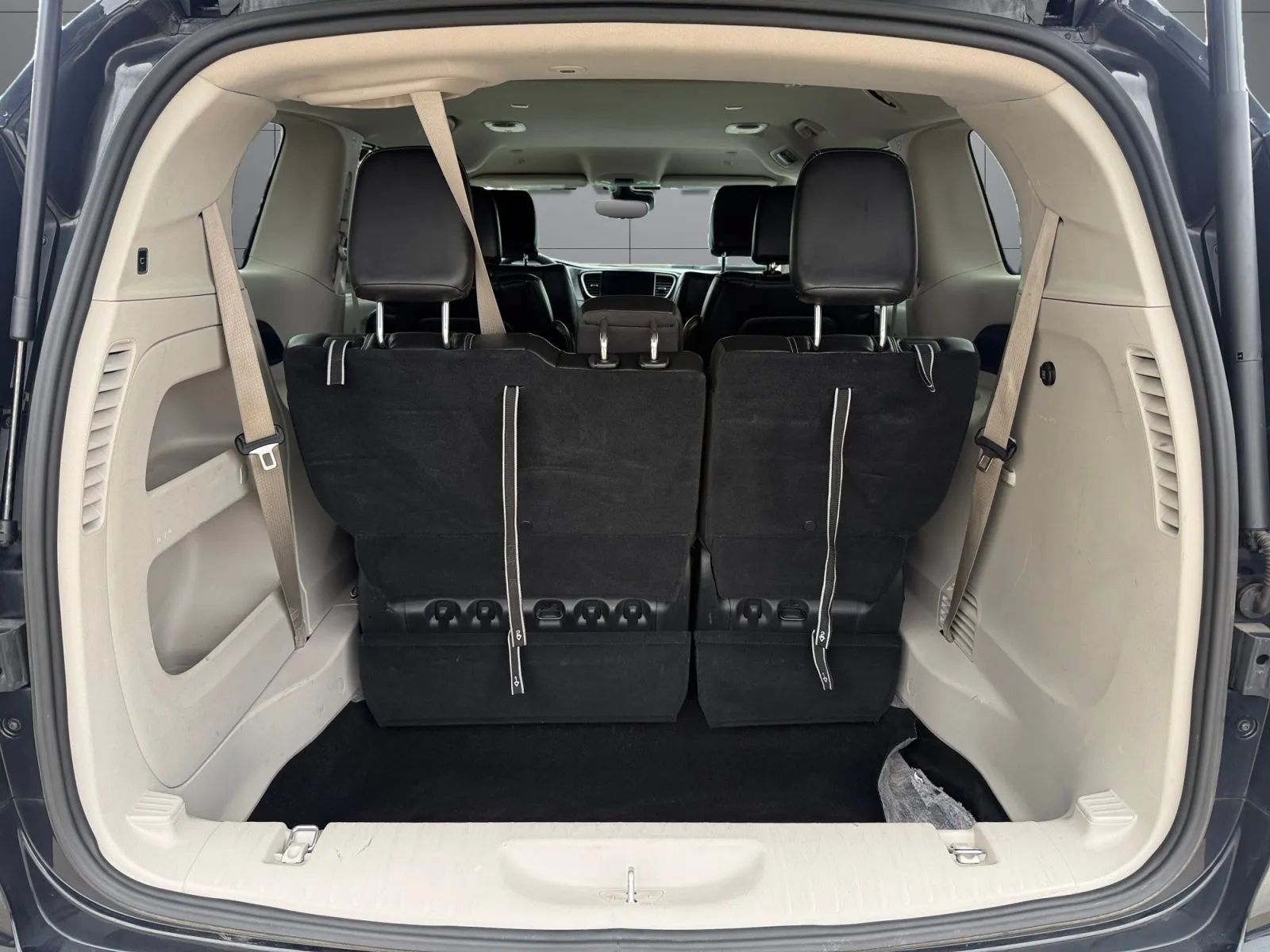 Used 2023 Chrysler Pacifica Touring-L FWD image 10