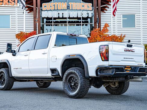 Used 2025 GMC Sierra 2500 AT4X image 6