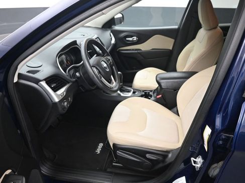 Used 2016 Jeep Cherokee Sport AWD/4WD image 9