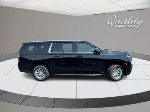 Used 2024 Chevrolet Suburban LT AWD/4WD image 3