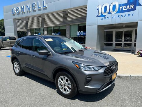 Used 2023 Ford Escape Active w/ Tech Pack #1 AWD/4WD image 1