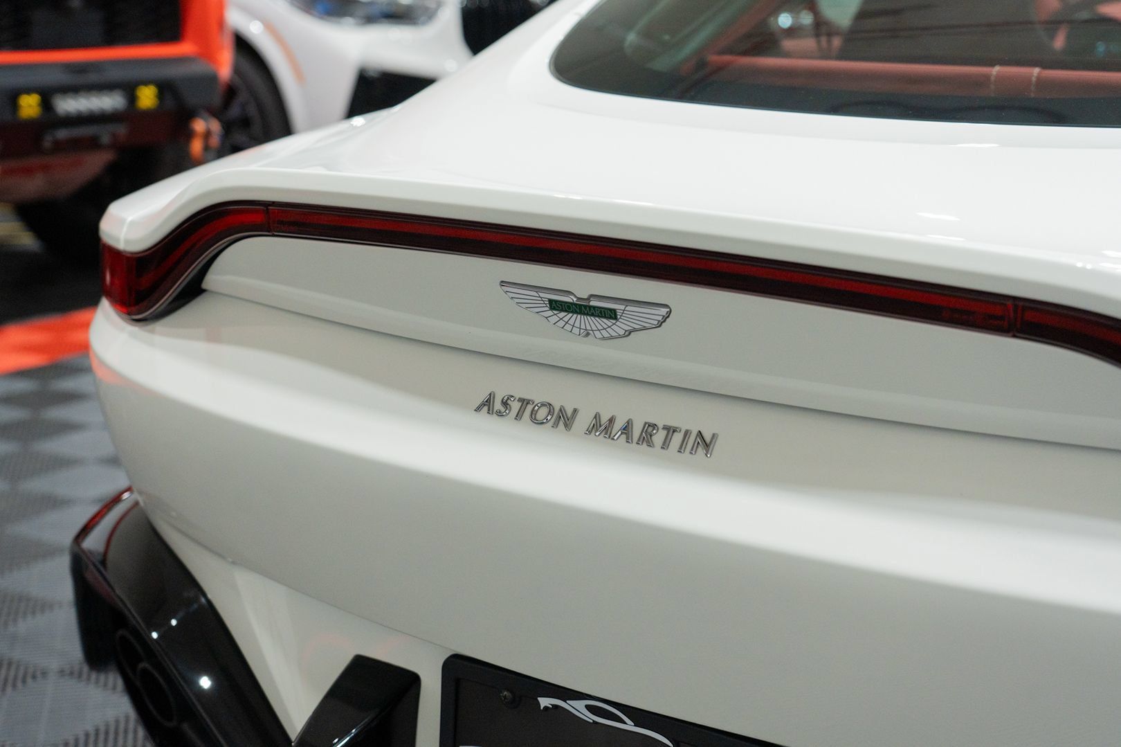 Used 2019 Aston Martin V8 Vantage Coupe RWD image 11