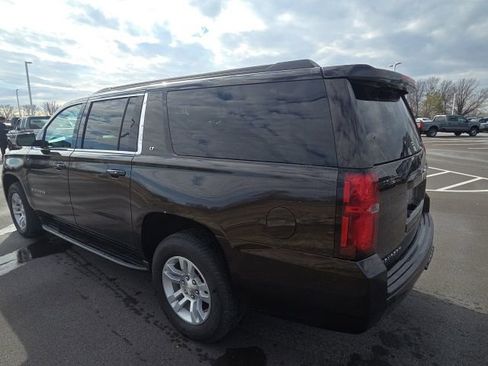 Used 2018 Chevrolet Suburban LT image 7
