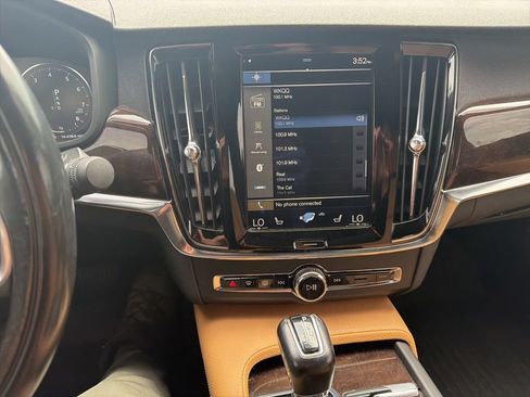 Used 2018 Volvo S90 T5 Momentum w/ Convenience Package AWD/4WD image 10