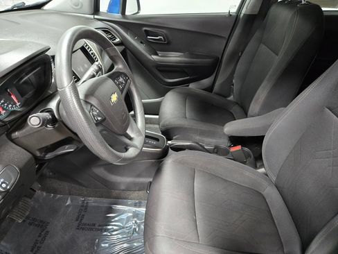 Used 2020 Chevrolet Trax LT FWD image 9