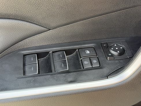Used 2025 Toyota RAV4 XLE FWD image 26