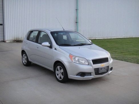 Used 2011 Chevrolet Aveo5 LT w/ Power and Convenience Package image 4