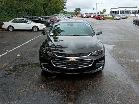 Used 2018 Chevrolet Malibu Premier w/ Premier Sun and Wheel Package FWD image 8