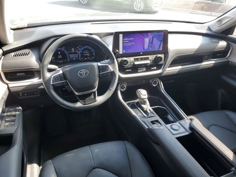 Used 2024 Toyota Grand Highlander AWD image 12