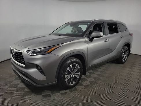 Used 2026 Toyota Highlander XLE AWD/4WD image 3