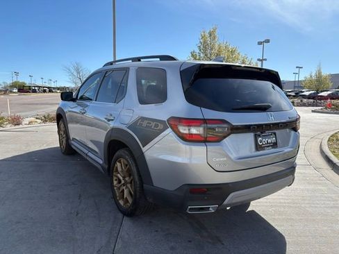 Used 2024 Honda Pilot Touring image 5