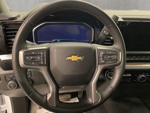 Used 2025 Chevrolet Silverado 2500 LT w/ Convenience Package image 15