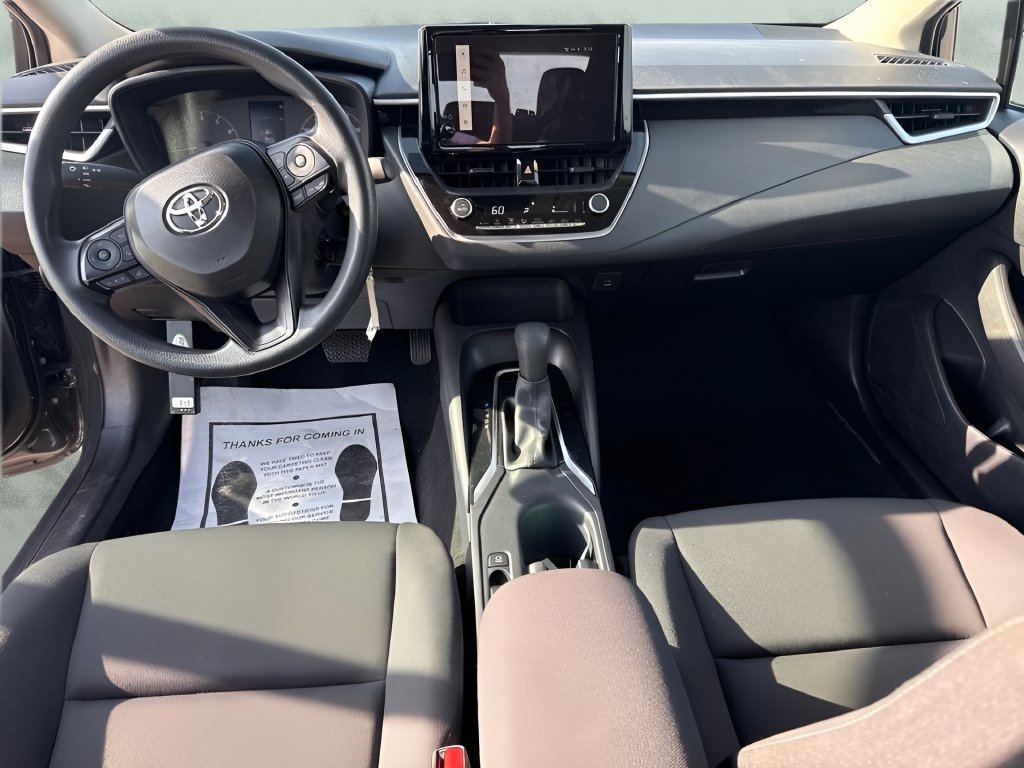 Used 2025 Toyota Corolla LE FWD image 11