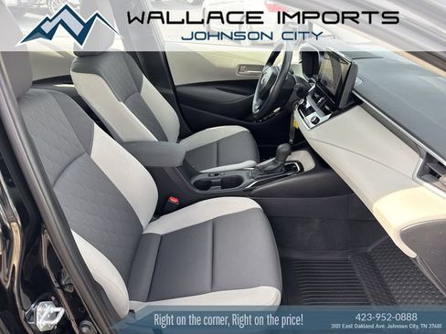 Used 2025 Toyota Corolla LE FWD image 35