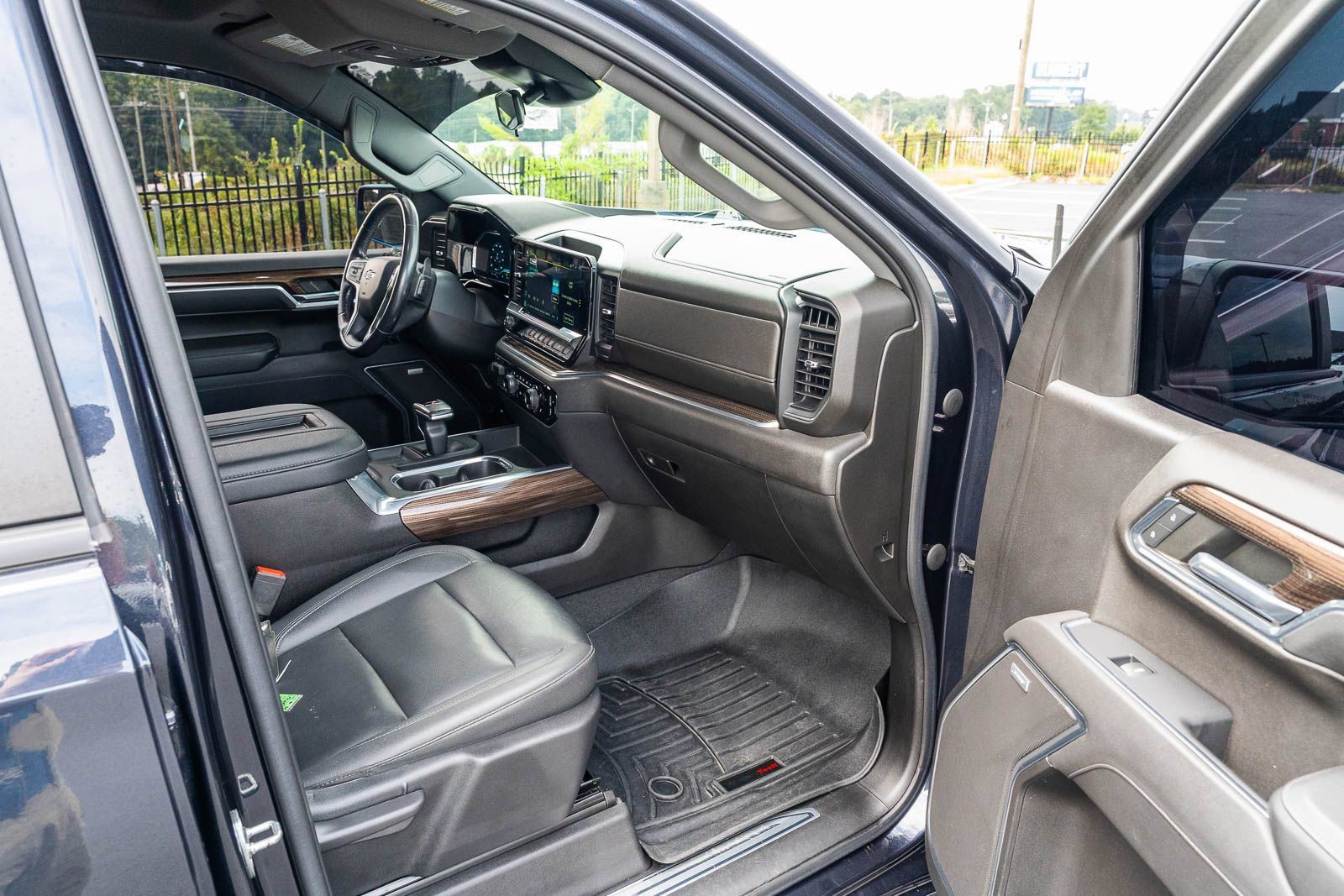 Used 2022 Chevrolet Silverado 1500 RST w/ Convenience Package II AWD/4WD image 13