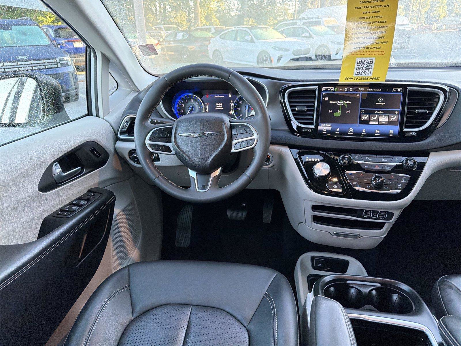 Used 2024 Chrysler Pacifica Touring-L FWD image 21
