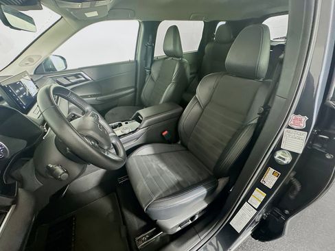 Used 2025 Mitsubishi Outlander SE FWD image 13