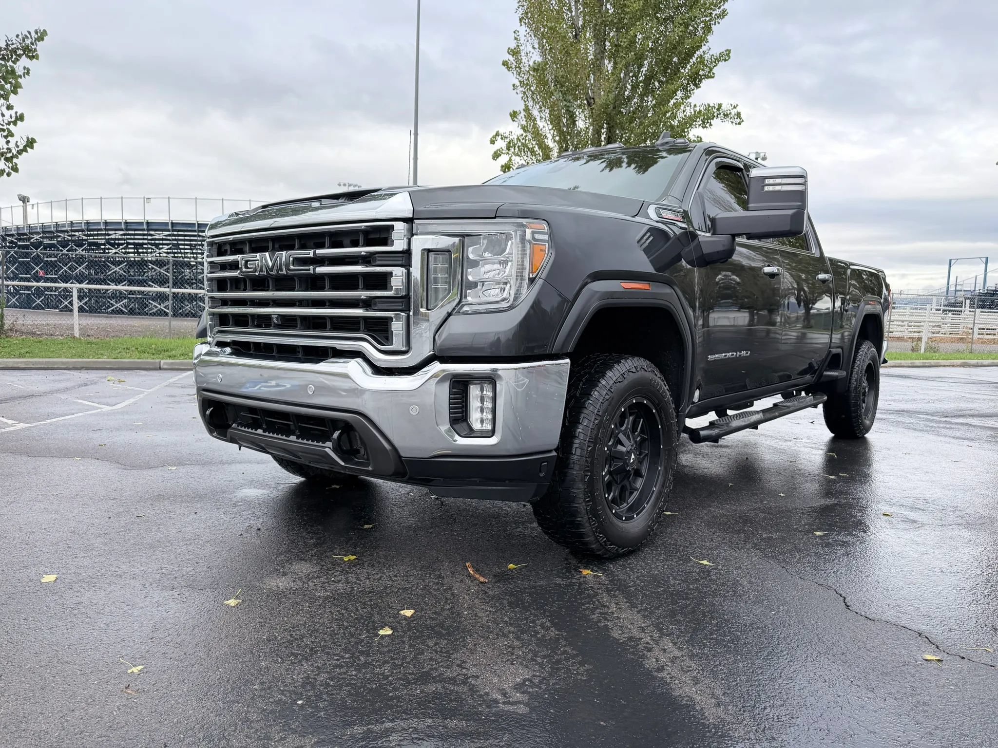 Used 2020 GMC Sierra 3500 SLT w/ Technology Package AWD/4WD image 11