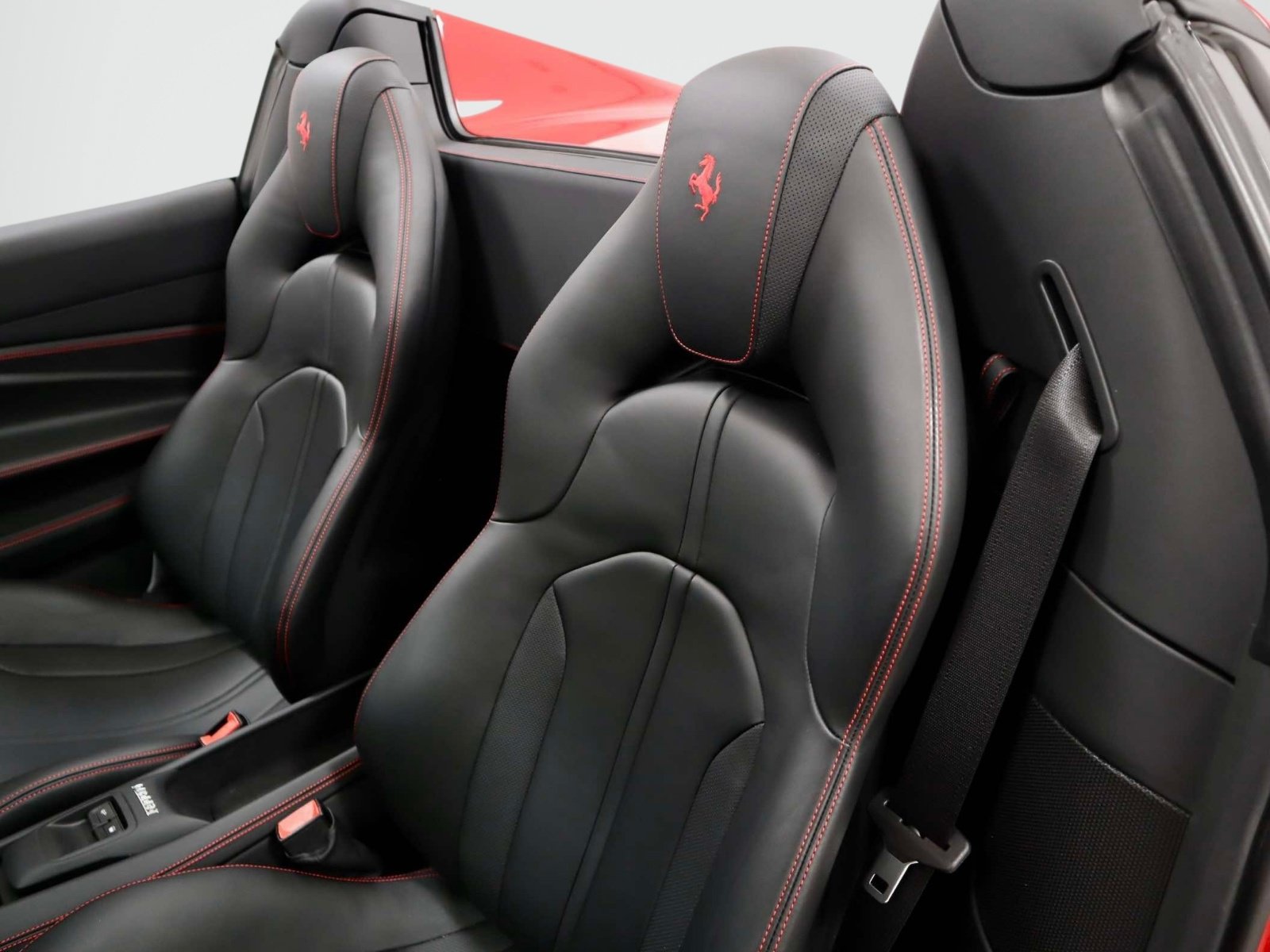 Certified 2021 Ferrari F8 Tributo RWD image 25