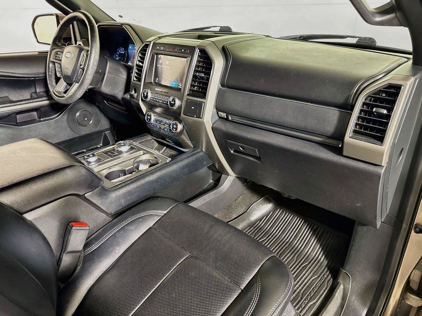 Used 2019 Ford Expedition Max XLT w/ Equipment Group 202A AWD/4WD image 29