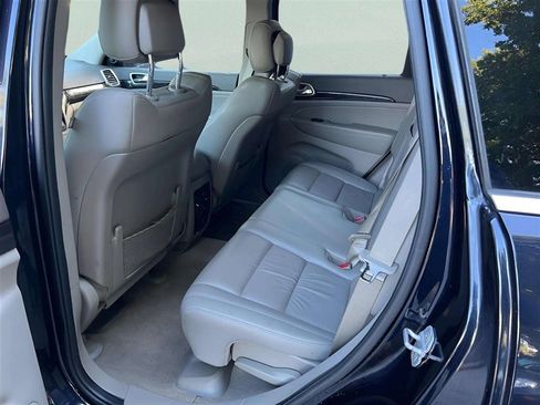 Used 2011 Jeep Grand Cherokee Laredo AWD/4WD image 15