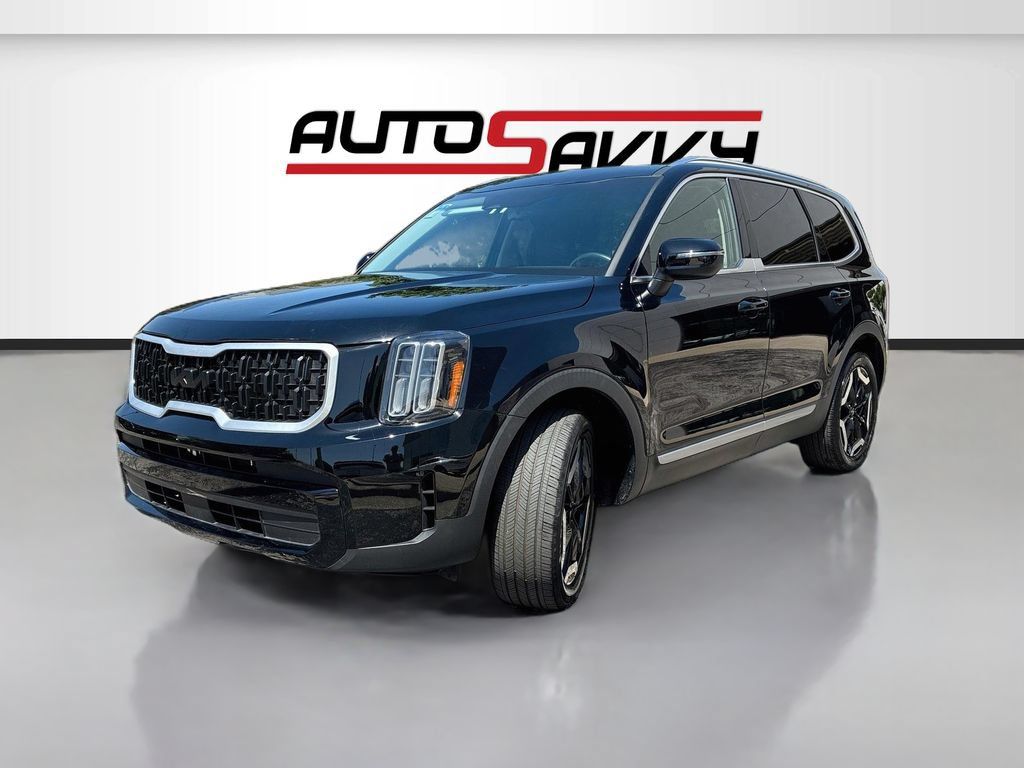 Used 2024 Kia Telluride EX w/ EX Captain's Chair Package AWD/4WD image 3