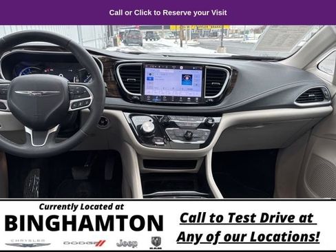 Used 2023 Chrysler Pacifica Limited image 25