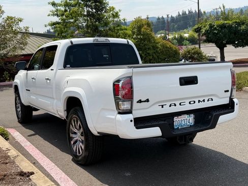Used 2022 Toyota Tacoma Limited w/ Black Out Package (TMS) AWD/4WD image 5