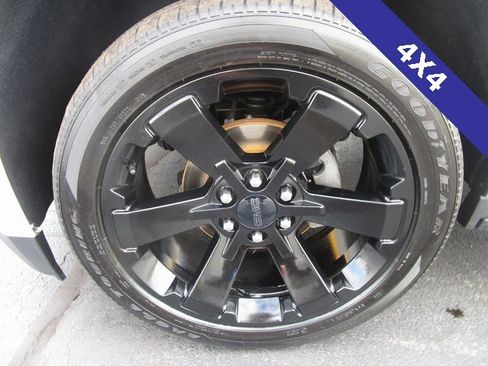 Used 2018 GMC Yukon XL SLT image 2