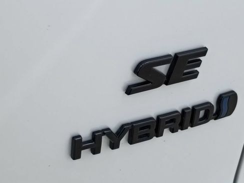 Used 2024 Toyota Corolla Cross AWD Hybrid image 11