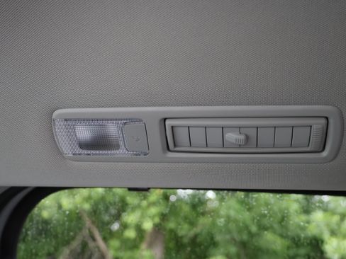 Used 2024 Toyota Sienna LE AWD/4WD image 27