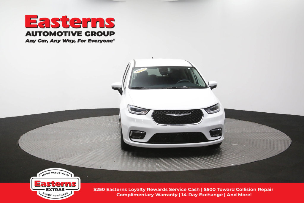 Used 2023 Chrysler Pacifica Touring-L FWD image 51