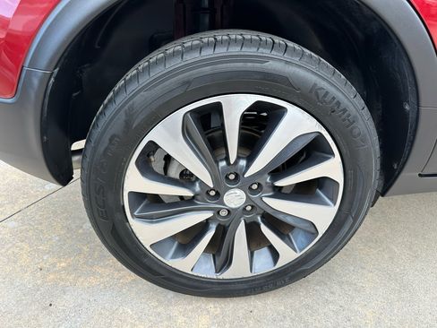 Used 2021 Buick Encore Preferred image 59