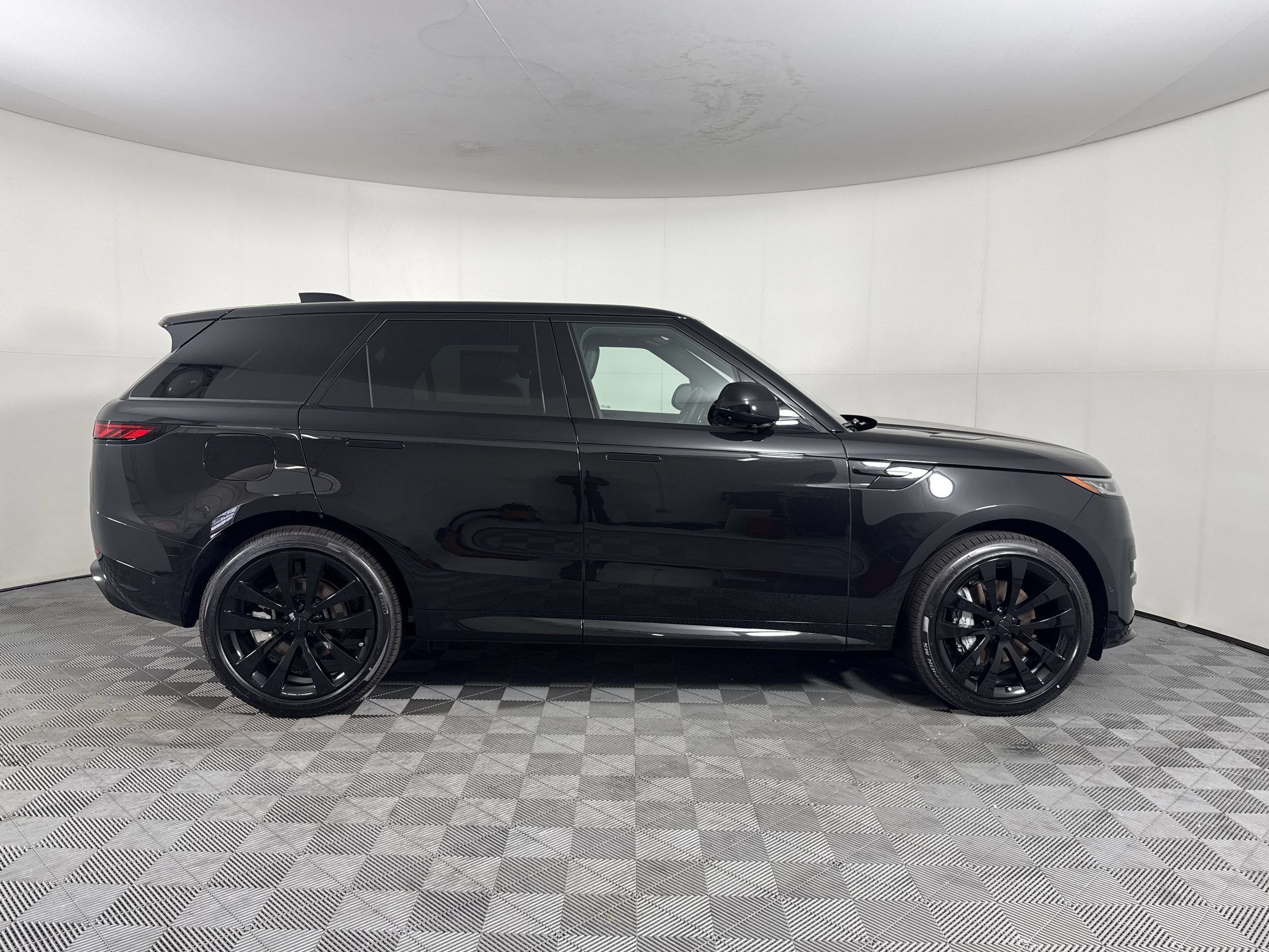 New 2026 Land Rover Range Rover Sport Dynamic SE AWD/4WD image 8